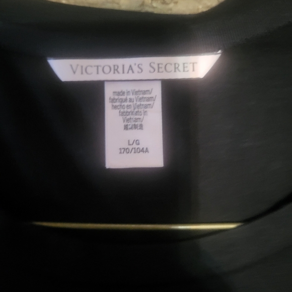 Victoria Secret t-shirt - Picture 2 of 5